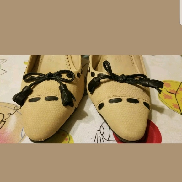 Shoes - Picture 2 of 8